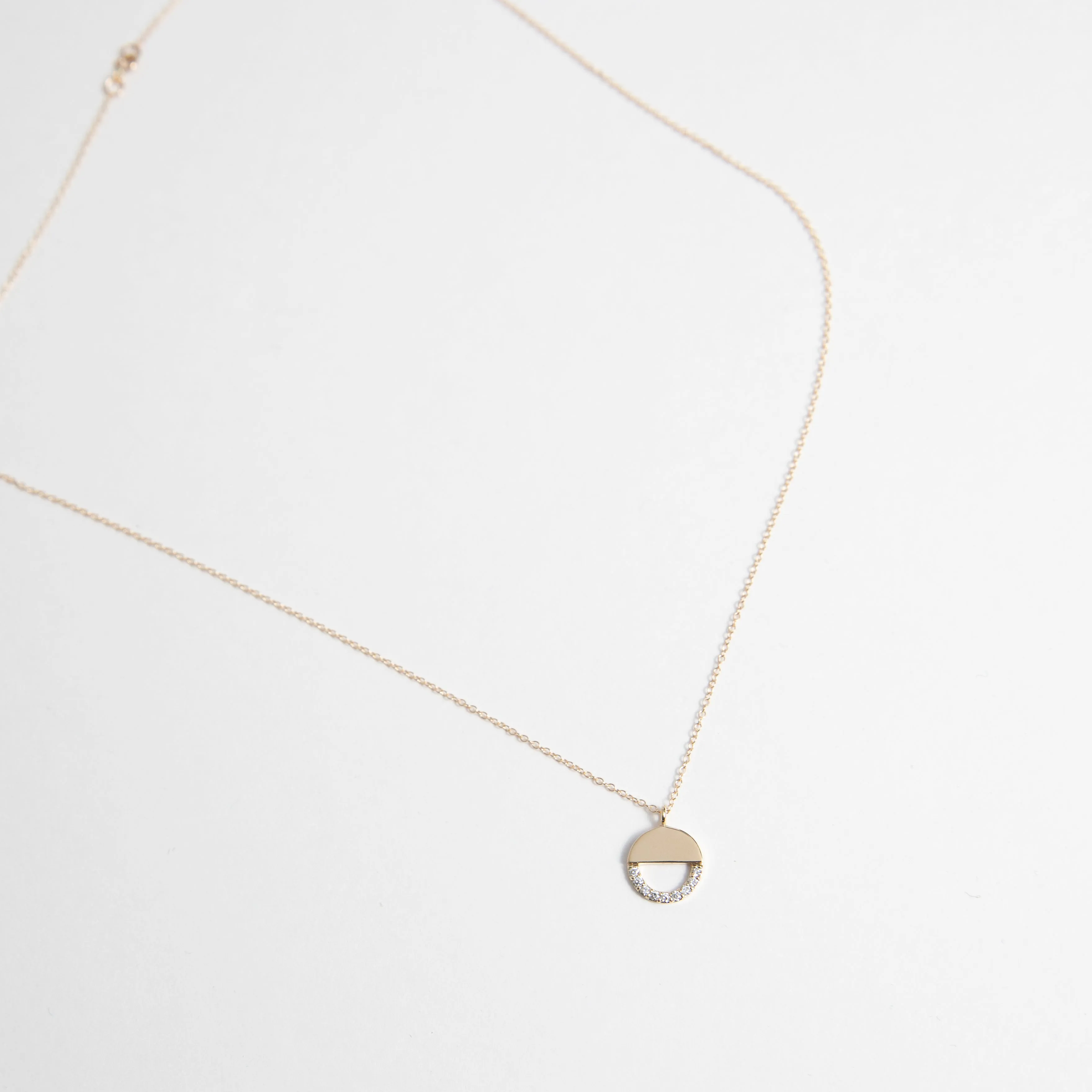 Vida Necklace