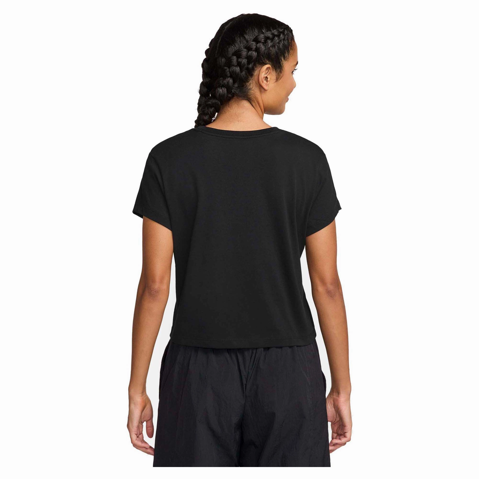 Women's Sportswear Club Short Sleeve T-Shirt Style guide