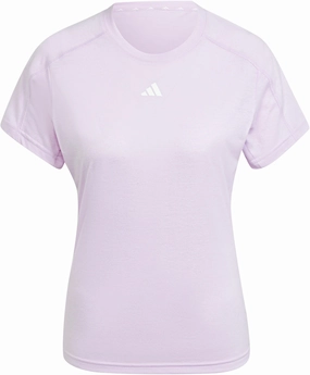Women's Train Essentials Minimal Branding Crewneck T-Shirt Style guide Machine washable